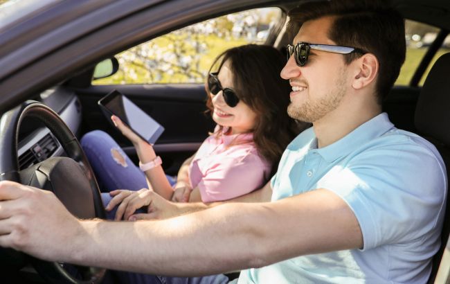 Украинцам рассказали, как правильно ездить на авто в жару: основные правила безопасности