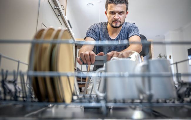 Названы самые грязные места на кухне, о которых мало кто догадывается