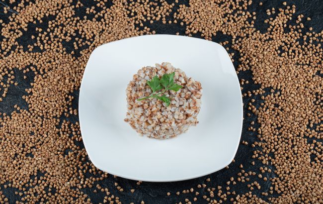 Какую гречку нужно варить, а какую можно просто запарить: распространенная ошибка