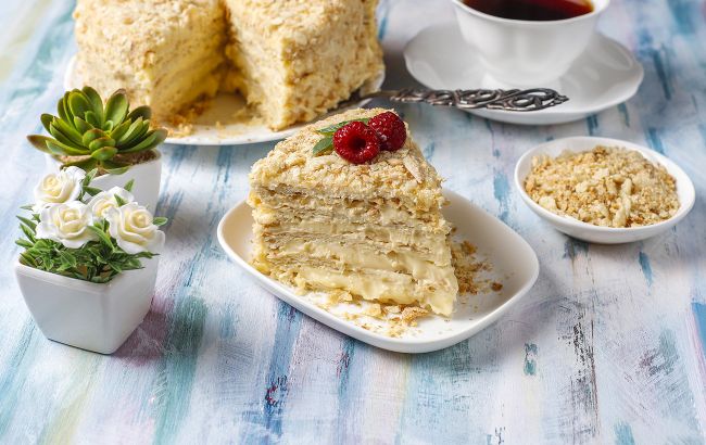 Готуємо Наполеон нашвидкуруч: кілограм смачнющого торта без випічки