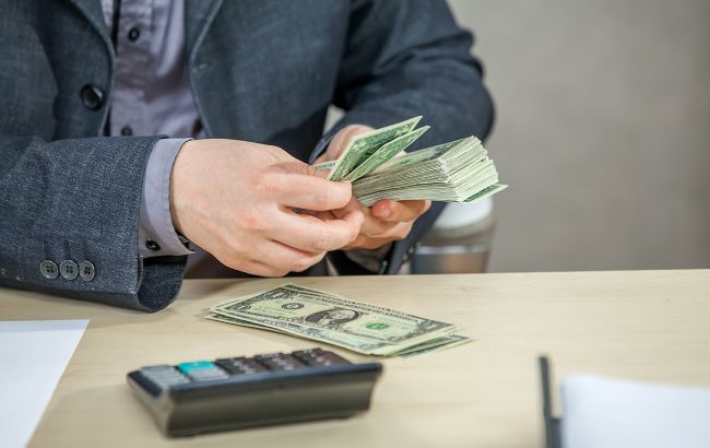 "Організовували" виїзд за кордон за гроші. Судитимуть працівників військкомату