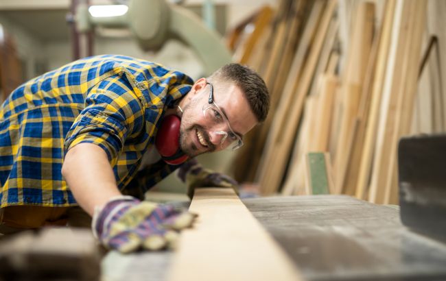 В Україні у 8 разів зросла кількість вакансій з бронюванням: де платять найвищі зарплати