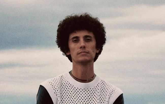 Американський співак заспівав про костюм Зеленського: цей хіт став вірусним