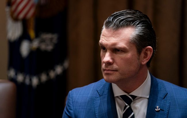 Літак Гегсета подав сигнал лиха та екстрено повернувся до Британії: що трапилося