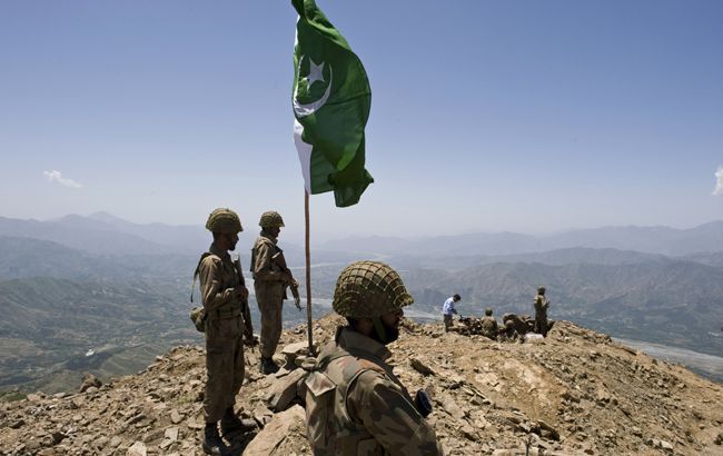 Пакистан вновь продлил запрет на полеты