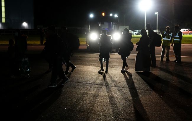 Єврокомісія закликала країни ЄС приймати біженців з Афганістану