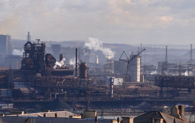 "Це було майже неможливо". Пілот розповів, як доставляли допомогу у блокадний Маріуполь