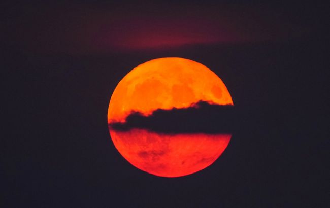 У серпні очікують аж два "супермісяці". Наступна така аномалія буде тільки через 14 років