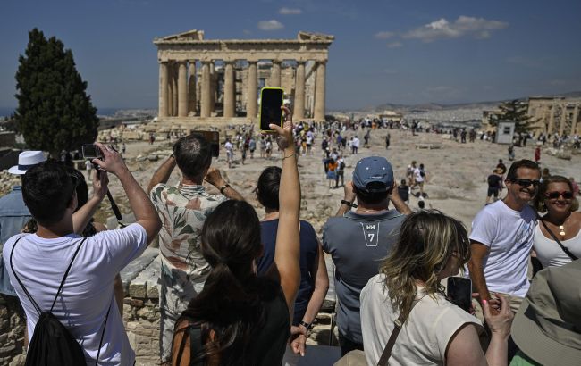 Втручається охорона. В Афінах виник ажіотаж навколо відомої локації: про що йдеться