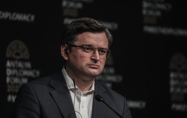 Кулеба обсудил новый пакет санкций против РФ с главами МИД Франции и Нидерландов