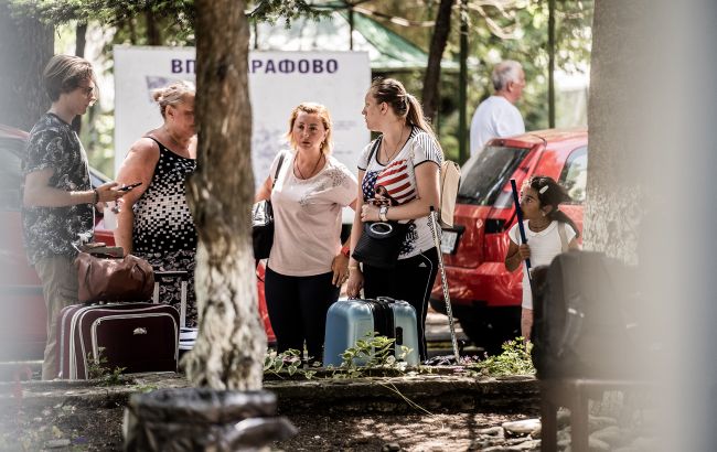 Дальше за свой счет. Где украинским беженцам отменяют бесплатное жилье и медицину