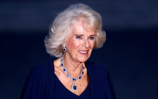 Королева Камілла влаштувала спеціальне чаювання для сліпої дівчинки та її іграшки (фото)