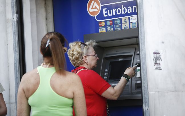 Українцям виплатили пенсії: ПФУ назвав суму за місяць