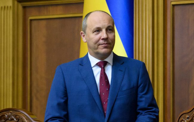 Зеленський присвоїв Парубію звання Героя України