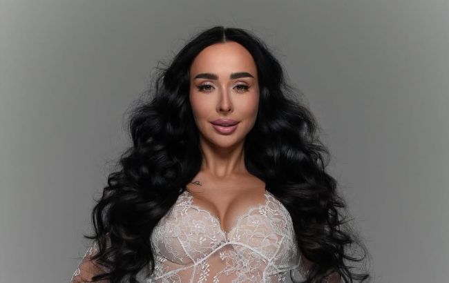 Зірка "Голосу країни" стала мамою і показала перше фото з новонародженою донькою