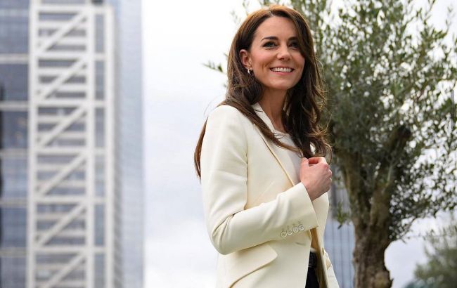 Кейт Міддлтон з жовто-блакитними стрічками на серці завітала до українських дітей в Британії