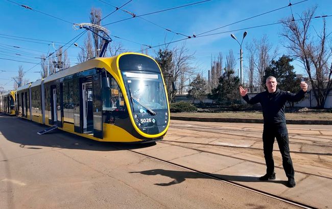 С климат-контролем и видеокамерами. Кличко показал новые трамваи: на каком маршруте их искать