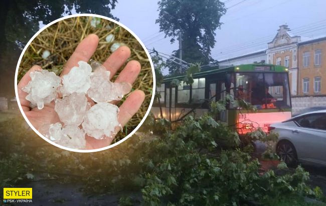 Непогода натворила беды в Ровенской области: огромный град, побитые машины