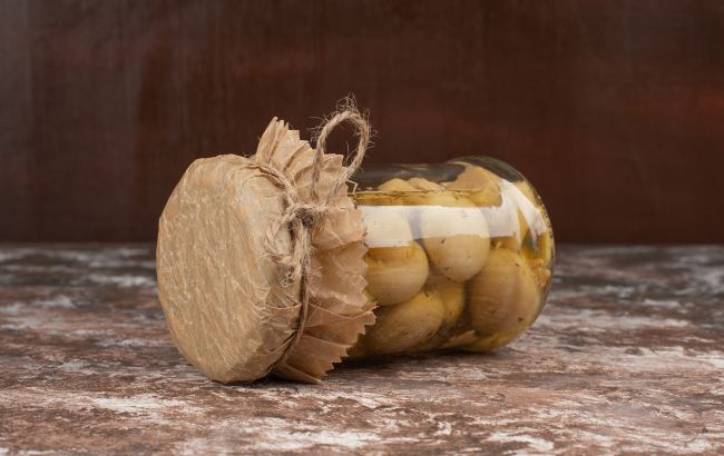 Маринад для грибів, який підходить до всього: від опеньків до білих