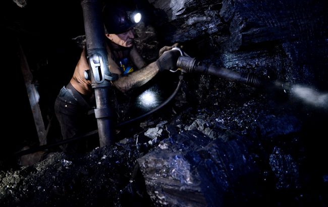 Санкції та падіння цін обвалили російську вугільну галузь, - FT