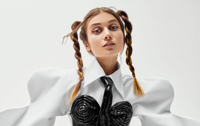 Jerry Heil едва не пострадала от фаната из России: незаконно пересек границу (видео)