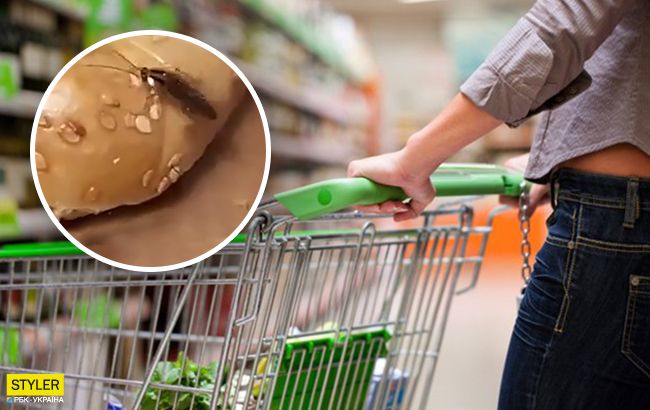 Це норма: у Києві в супермаркеті продавець пояснив покупцям тарганячі перегони по продуктах (відео)