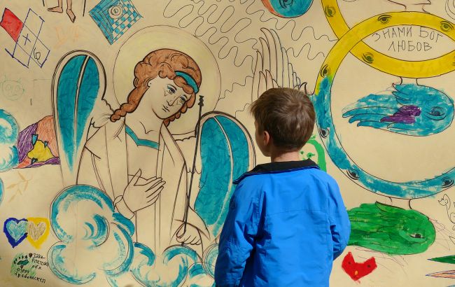 Более 190 украинских детских домов переместили за границу, - Национальная сервисная служба