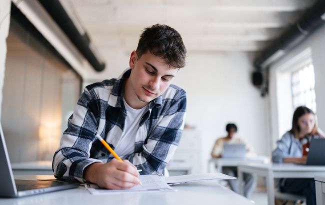 Новые стипендии для одаренной молодежи - уже в этом году: кто именно и сколько получит