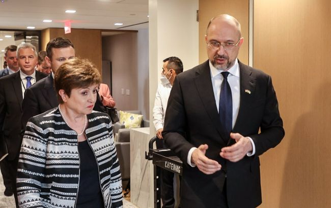 Хто допоможе Україні встати на ноги після війни і де брати на це гроші