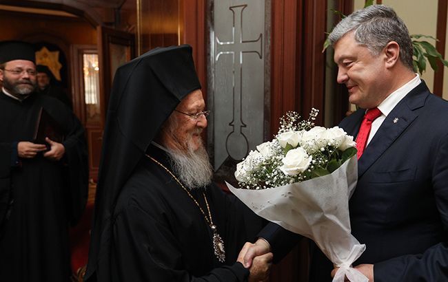 Україна та Вселенський патріархат підписали угоду про створення незалежної української церкви
