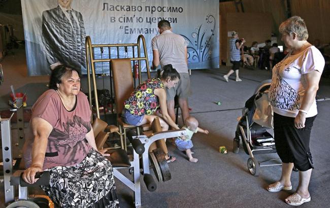 У Мінсоцполітики назвали число зареєстрованих переселенців з Криму і Донбасу