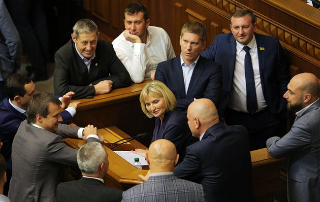 Рада підвищила зарплати народним депутатам