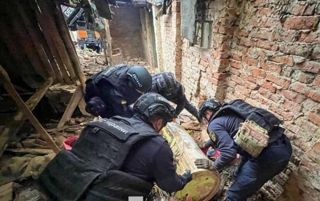 Рятувальники виявили бойову частину ракети "Іскандер-К" (відео)