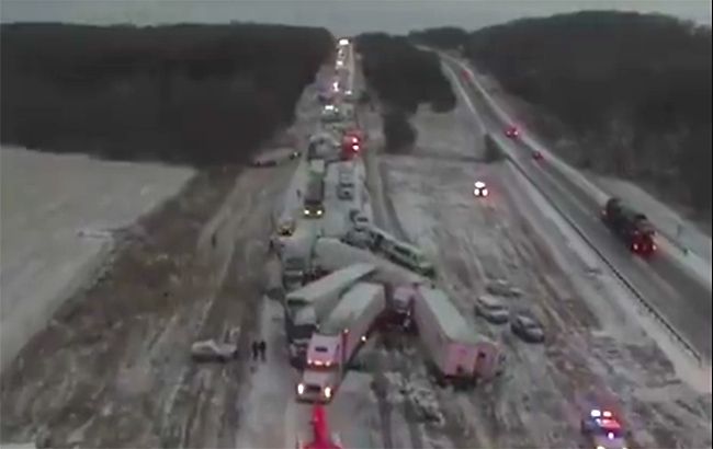 В США показали видео масштабного затора на трассе