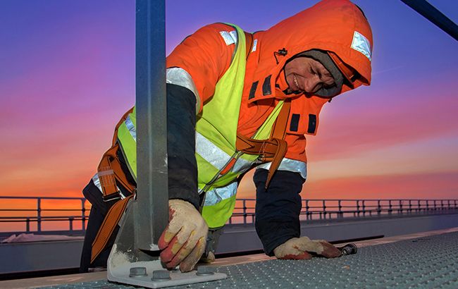 Названі зарплати будівельників Кримського мосту: в мережі сміються