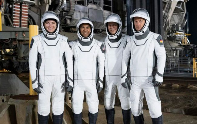 SpaceX в четвертый раз переносит запуск Crew Dragon к МКС: в этот раз из-за погоды