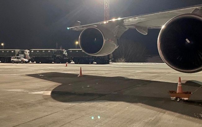 Вторая партия летального вооружения от США прибыла в Украину