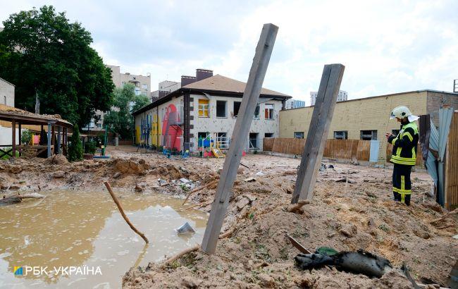 Ракетный обстрел Киева: одна из ракет попала в детский сад