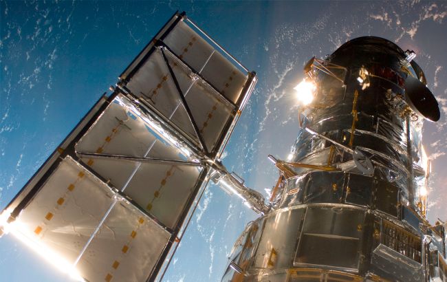 NASA показало фотографию галактики, которая искажает пространство и время