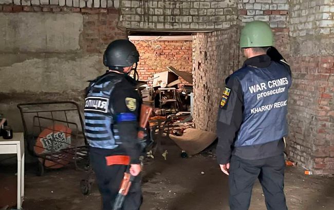 В освобожденной Казачьей Лопани обнаружили пыточную. Правоохранители осмотрели помещение