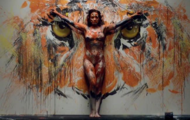 Даша Астаф'єва презентувала чуттєве відео