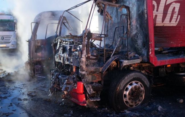 Росія вночі атакувала Запоріжжя: виникла масштабна пожежа (фото та відео)