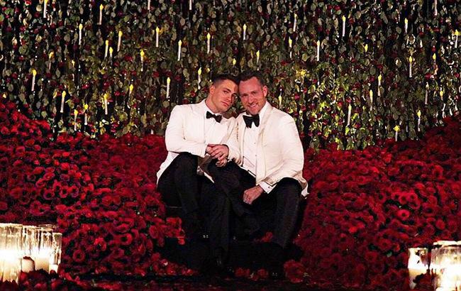 Звезда "Стрелы" и "Волчонка" женился на своем парне