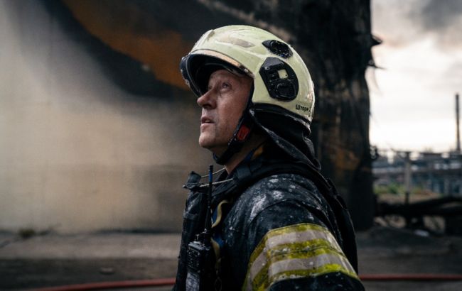 Комбінований удар по Кременчуку: у ДСНС показали фото наслідків обстрілу