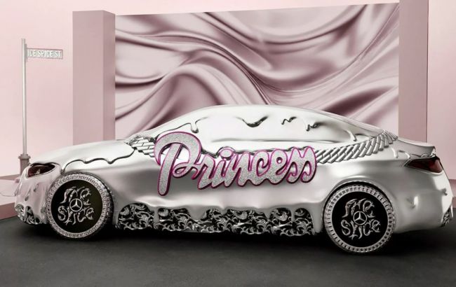 Mercedes-Benz представив "плавлений" седан CLA: фото та подробиці