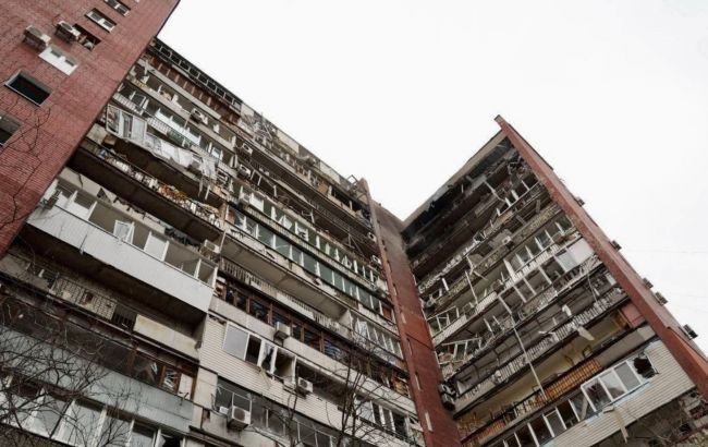 Россия ударила по 14-этажке в Днепре: произошли пожары, есть раненые