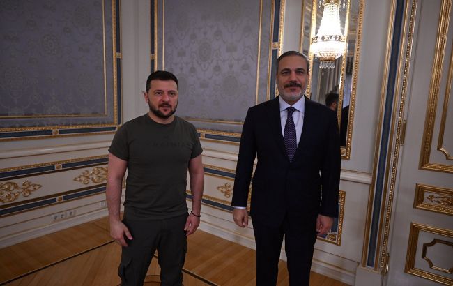 Зеленський зустрівся з главою МЗС Туреччини