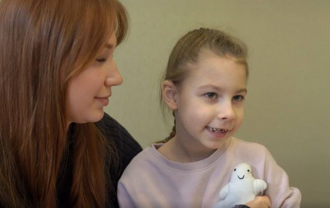"Уже начала говорить": 6-летняя Диана из Мелитополя получила слуховые аппараты, обеспеченные Фондом Ахметова