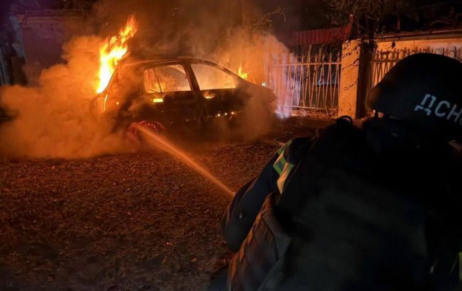 Ракетний удар по Кам'янському: у ДСНС показали фото наслідків обстрілу