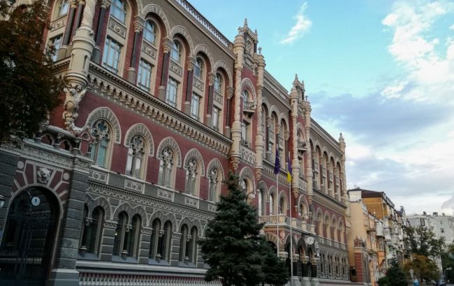 Чи призведе захоплення грошей Ощадбанку до дефіциту валюти в Україні? Що кажуть у НБУ